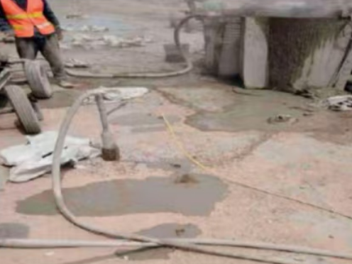 金州水泥混凝土路面板底注浆技术 路面脱空注浆整治方案