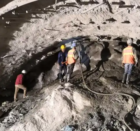 金州拱顶带模注浆料的施工流程及注意事项